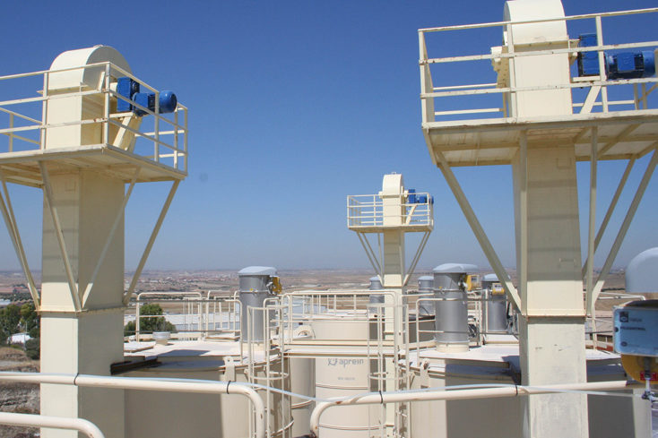 elevadores de cangilones en funcionamiento elevadores de cangilones en funcionamiento